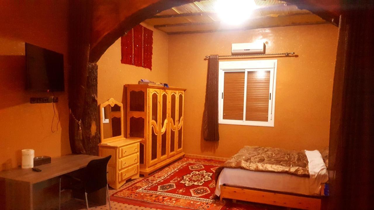 Kasbah Meteorites Hotel Imi n'Ouzrou Exterior foto